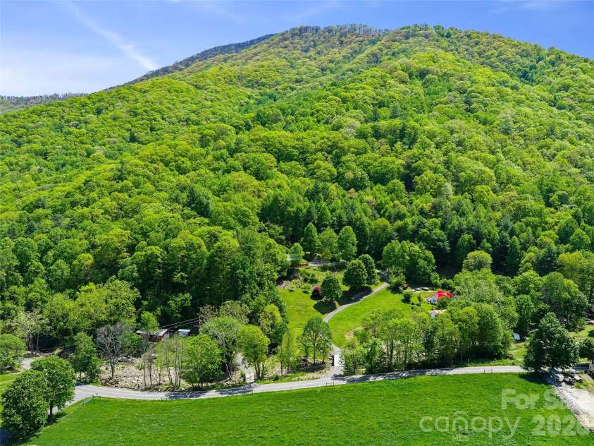 115 Sutton Ridge Road, Burnsville, NC 28714.  MLS# CAR4376173, YatesRealty ID 22099. 