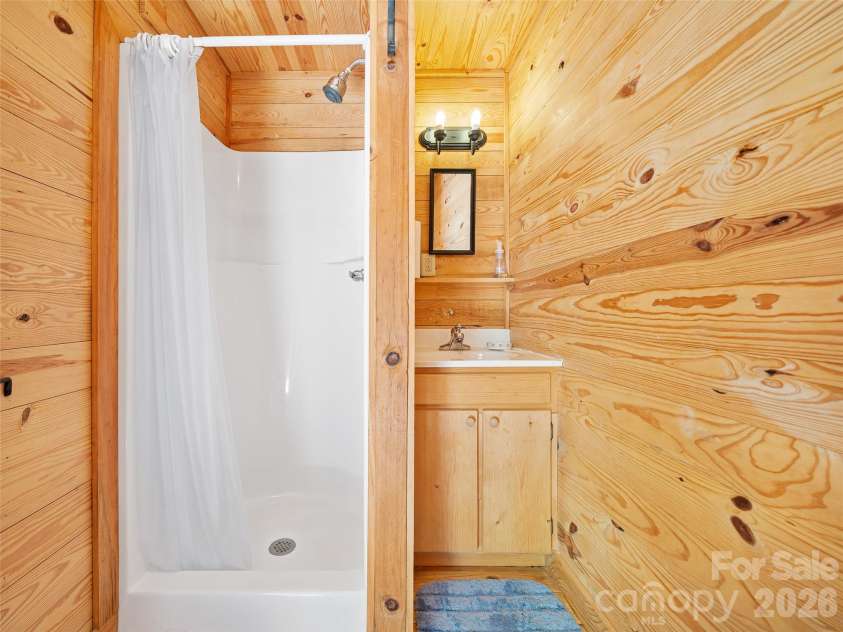 115 Sutton Ridge Road, Burnsville, NC 28714.  MLS# CAR4376173, YatesRealty ID 22099. Guest Cottage Full Bathroom