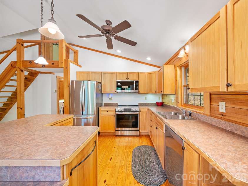 115 Sutton Ridge Road, Burnsville, NC 28714.  MLS# CAR4376173, YatesRealty ID 22099. Kitchen