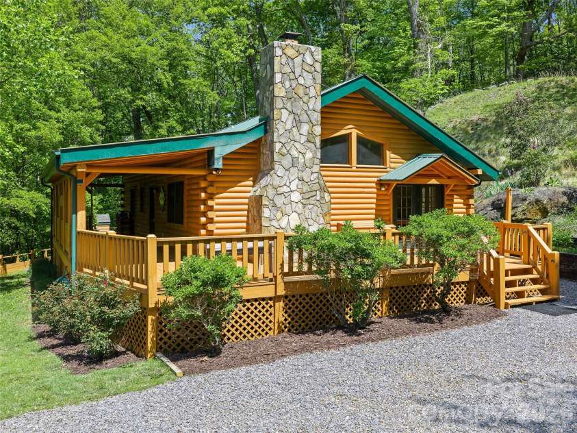 115 Sutton Ridge Road, Burnsville, NC 28714.  MLS# CAR4376173, YatesRealty ID 22099. Welcome to 115 Sutton Ridge Rd!