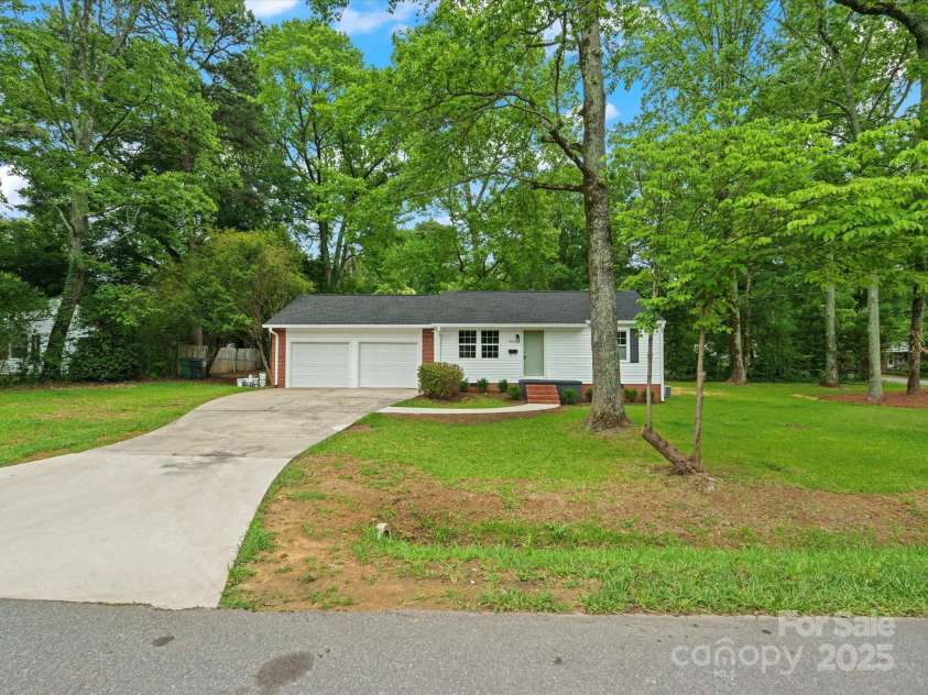 4126 Howie Circle, Charlotte, NC 28205.  MLS# CAR4265809, YatesRealty ID 22099. 