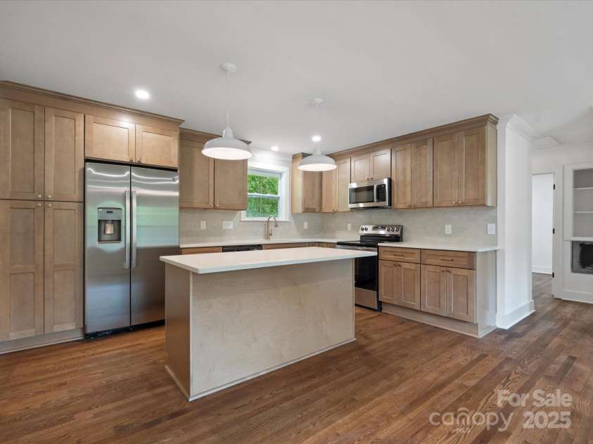 4126 Howie Circle, Charlotte, NC 28205.  MLS# CAR4265809, YatesRealty ID 22099. 