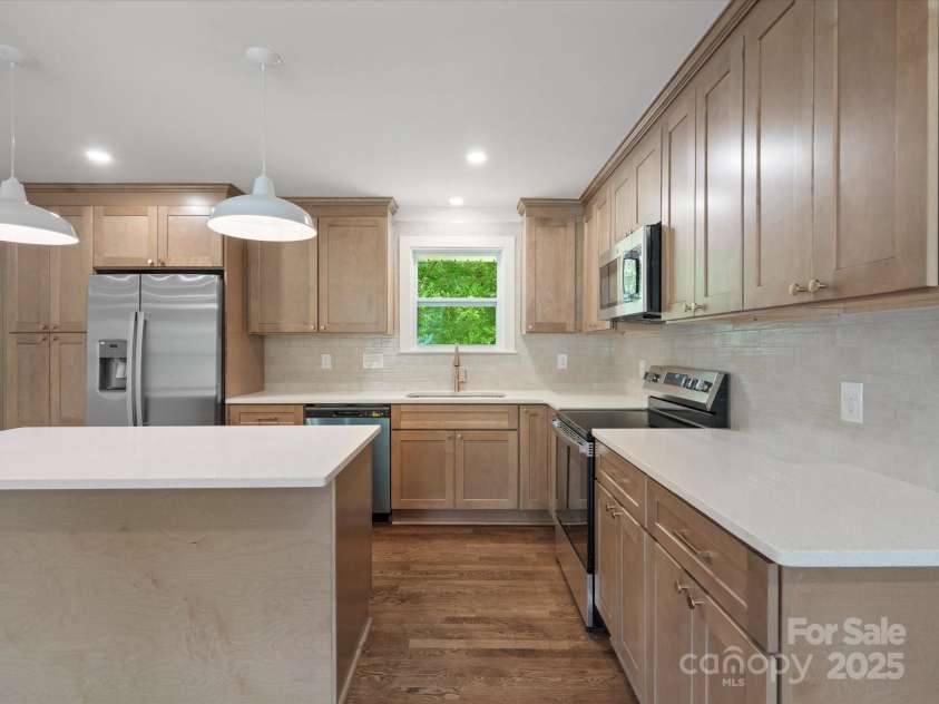 4126 Howie Circle, Charlotte, NC 28205.  MLS# CAR4265809, YatesRealty ID 22099. 