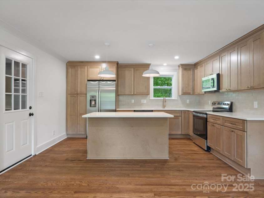 4126 Howie Circle, Charlotte, NC 28205.  MLS# CAR4265809, YatesRealty ID 22099. 