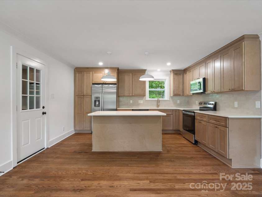 4126 Howie Circle, Charlotte, NC 28205.  MLS# CAR4265809, YatesRealty ID 22099. 