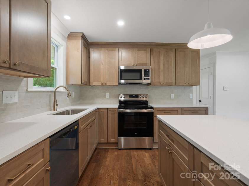 4126 Howie Circle, Charlotte, NC 28205.  MLS# CAR4265809, YatesRealty ID 22099. 