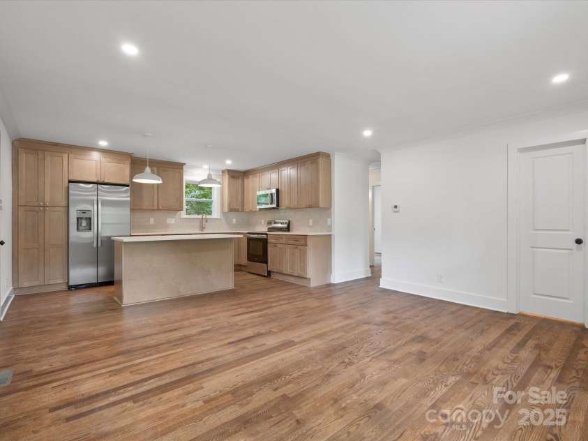 4126 Howie Circle, Charlotte, NC 28205.  MLS# CAR4265809, YatesRealty ID 22099. 