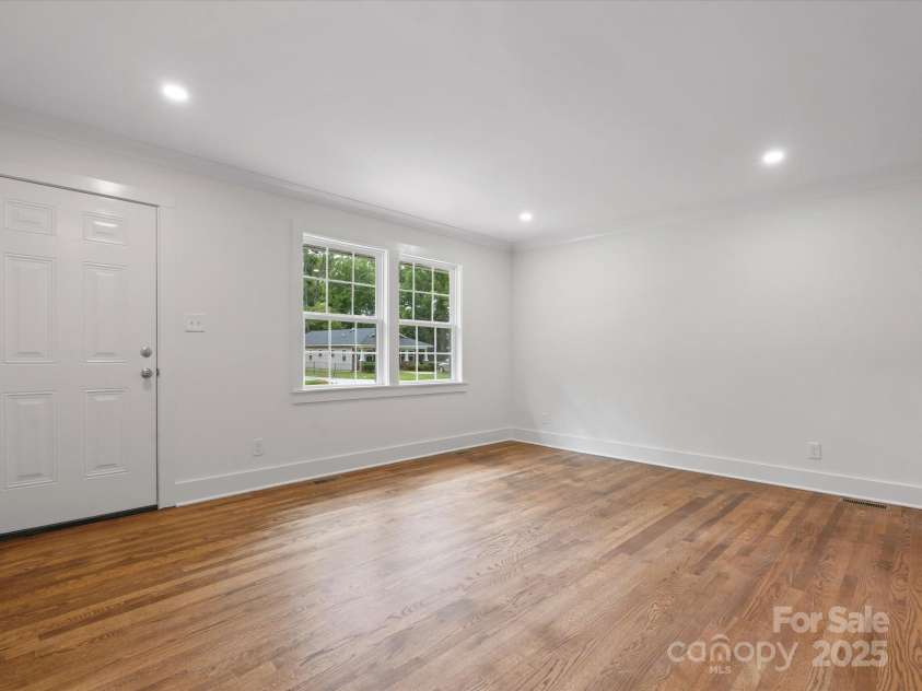 4126 Howie Circle, Charlotte, NC 28205.  MLS# CAR4265809, YatesRealty ID 22099. 