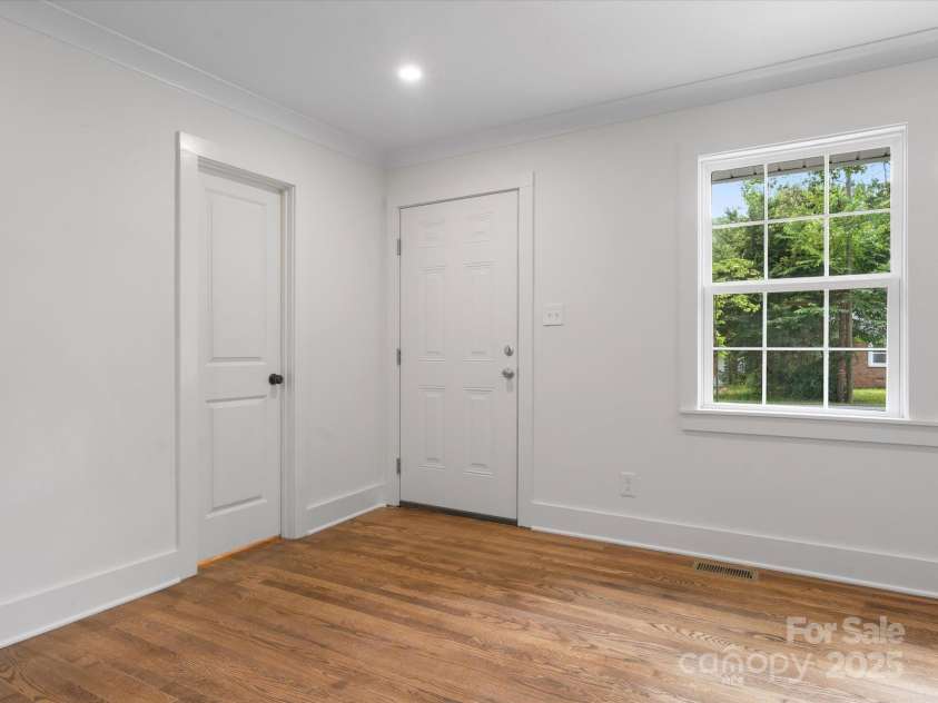 4126 Howie Circle, Charlotte, NC 28205.  MLS# CAR4265809, YatesRealty ID 22099. 