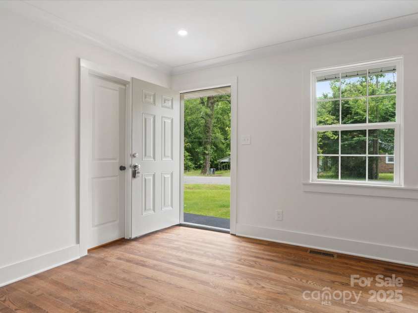 4126 Howie Circle, Charlotte, NC 28205.  MLS# CAR4265809, YatesRealty ID 22099. 