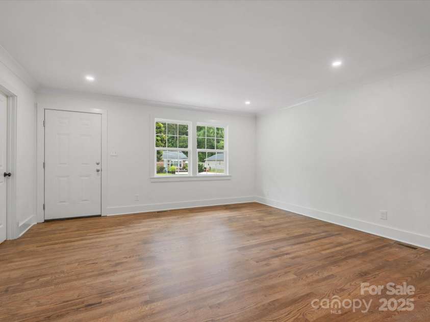 4126 Howie Circle, Charlotte, NC 28205.  MLS# CAR4265809, YatesRealty ID 22099. 