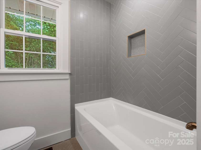 4126 Howie Circle, Charlotte, NC 28205.  MLS# CAR4265809, YatesRealty ID 22099. 