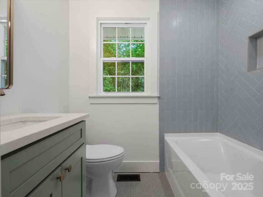 4126 Howie Circle, Charlotte, NC 28205.  MLS# CAR4265809, YatesRealty ID 22099. 