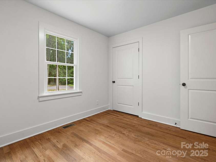 4126 Howie Circle, Charlotte, NC 28205.  MLS# CAR4265809, YatesRealty ID 22099. 