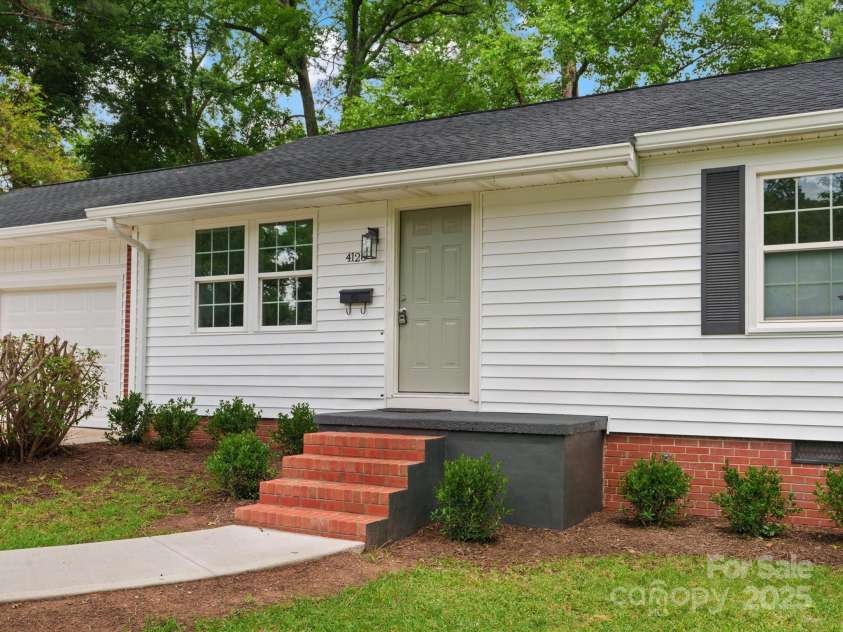 4126 Howie Circle, Charlotte, NC 28205.  MLS# CAR4265809, YatesRealty ID 22099. 