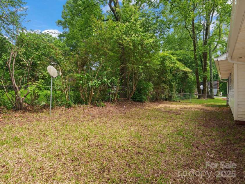 4126 Howie Circle, Charlotte, NC 28205.  MLS# CAR4265809, YatesRealty ID 22099. 