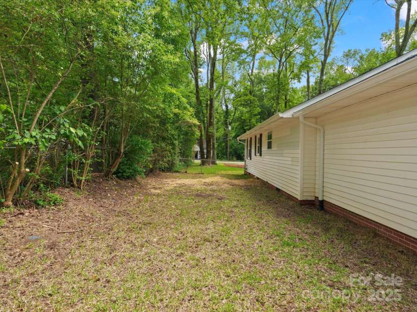 4126 Howie Circle, Charlotte, NC 28205.  MLS# CAR4265809, YatesRealty ID 22099. 