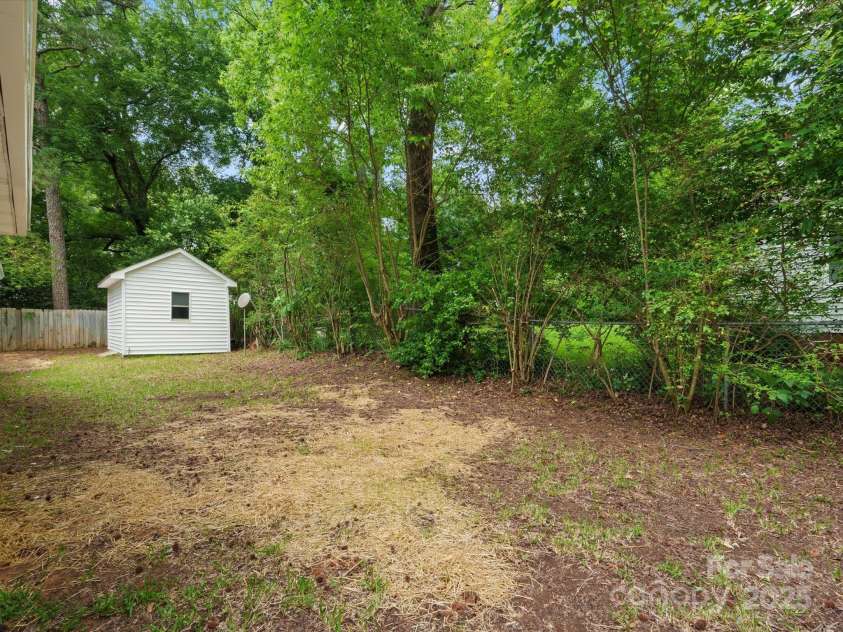 4126 Howie Circle, Charlotte, NC 28205.  MLS# CAR4265809, YatesRealty ID 22099. 