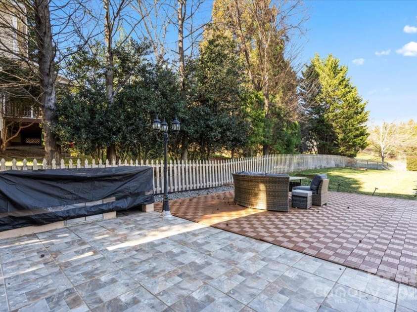 11809 Farnborough Road, Huntersville, NC 28078.  MLS# CAR4315816, YatesRealty ID 2210. 