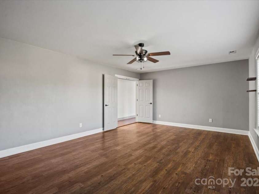 11809 Farnborough Road, Huntersville, NC 28078.  MLS# CAR4315816, YatesRealty ID 2210. Huge bonus room