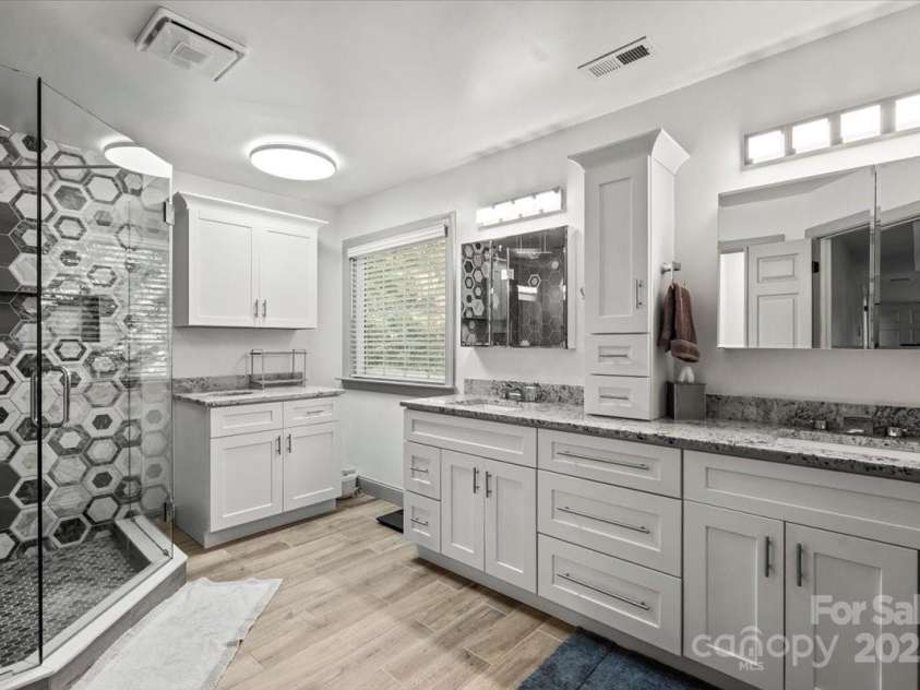 11809 Farnborough Road, Huntersville, NC 28078.  MLS# CAR4315816, YatesRealty ID 2210. Primary bathroom remodeled 2021