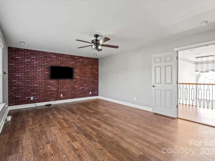 11809 Farnborough Road, Huntersville, NC 28078.  MLS# CAR4315816, YatesRealty ID 2210. Very large bonus room