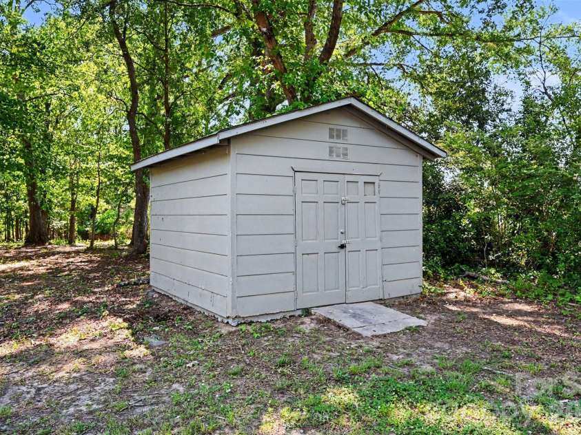 2313 Rainbrook Drive, Monroe, NC 28112.  MLS# CAR4378067, YatesRealty ID 22100. 