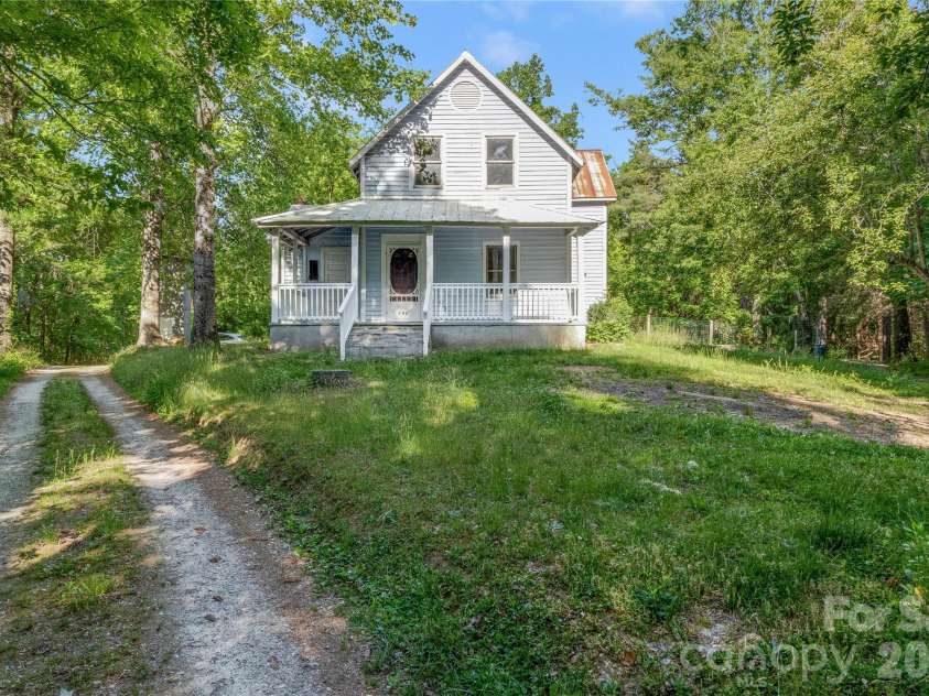 182 Wakti Ridge Road, Saluda, NC 28773.  MLS# CAR4376709, YatesRealty ID 22101. 