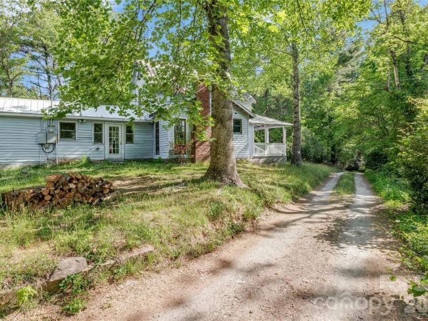 182 Wakti Ridge Road, Saluda, NC 28773.  MLS# CAR4376709, YatesRealty ID 22101. 