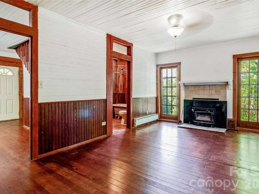 182 Wakti Ridge Road, Saluda, NC 28773.  MLS# CAR4376709, YatesRealty ID 22101. 