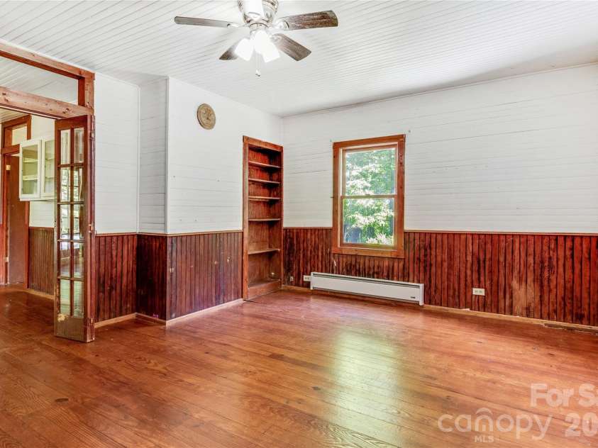 182 Wakti Ridge Road, Saluda, NC 28773.  MLS# CAR4376709, YatesRealty ID 22101. 
