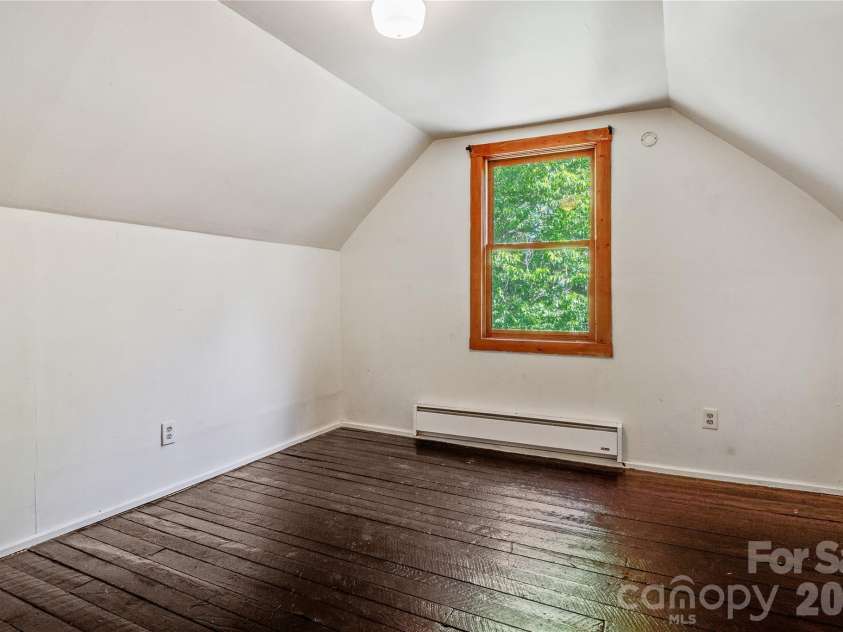 182 Wakti Ridge Road, Saluda, NC 28773.  MLS# CAR4376709, YatesRealty ID 22101. 