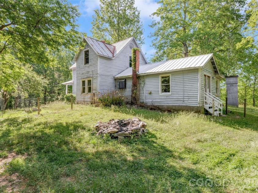 182 Wakti Ridge Road, Saluda, NC 28773.  MLS# CAR4376709, YatesRealty ID 22101. 