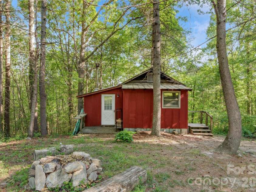 182 Wakti Ridge Road, Saluda, NC 28773.  MLS# CAR4376709, YatesRealty ID 22101. Guest Cottage