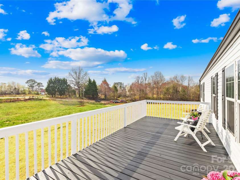 4055 10th Avenue Drive, Hickory, NC 28602.  MLS# CAR4234632, YatesRealty ID 22101. 