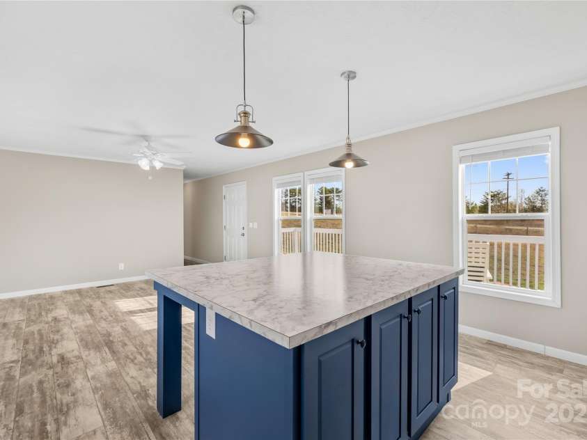 4055 10th Avenue Drive, Hickory, NC 28602.  MLS# CAR4234632, YatesRealty ID 22101. 