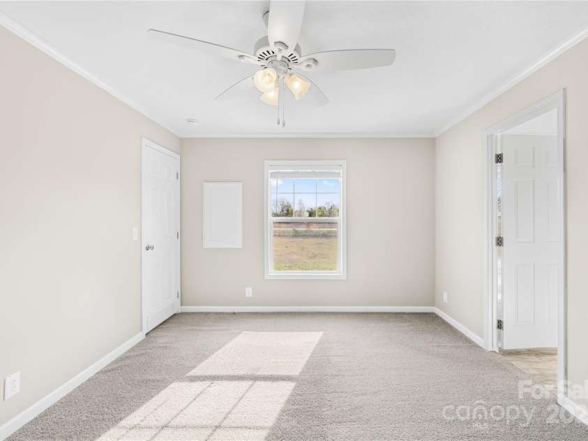 4055 10th Avenue Drive, Hickory, NC 28602.  MLS# CAR4234632, YatesRealty ID 22101. 