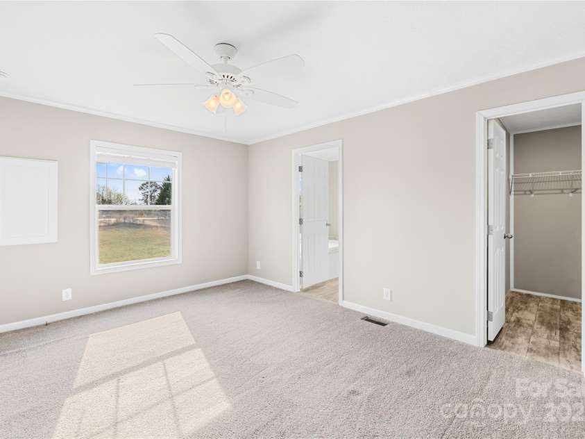 4055 10th Avenue Drive, Hickory, NC 28602.  MLS# CAR4234632, YatesRealty ID 22101. 