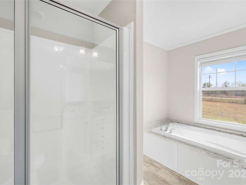 4055 10th Avenue Drive, Hickory, NC 28602.  MLS# CAR4234632, YatesRealty ID 22101. 