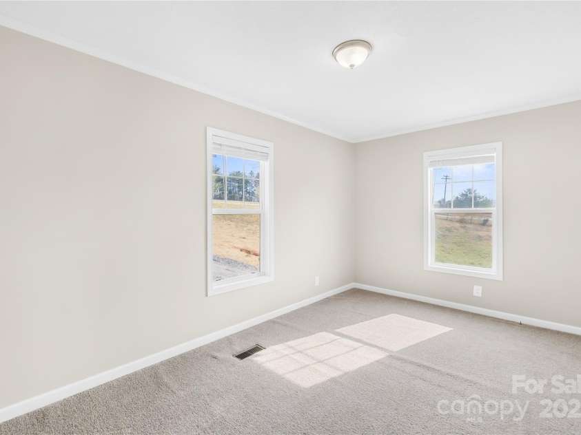 4055 10th Avenue Drive, Hickory, NC 28602.  MLS# CAR4234632, YatesRealty ID 22101. 