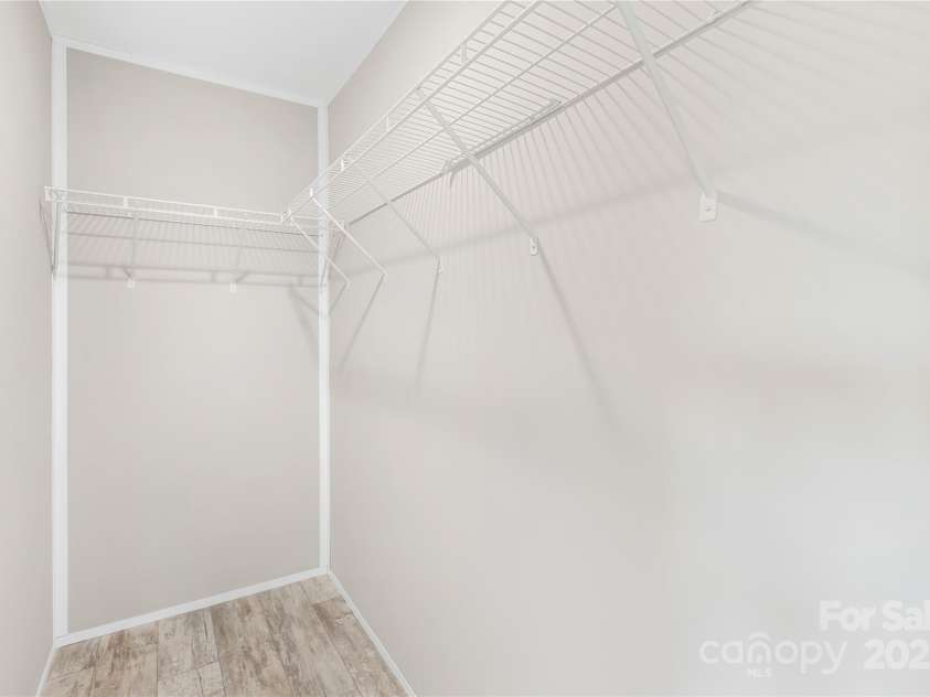 4055 10th Avenue Drive, Hickory, NC 28602.  MLS# CAR4234632, YatesRealty ID 22101. 