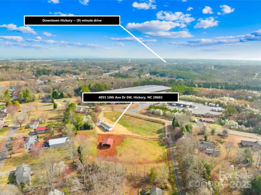 4055 10th Avenue Drive, Hickory, NC 28602.  MLS# CAR4234632, YatesRealty ID 22101. 