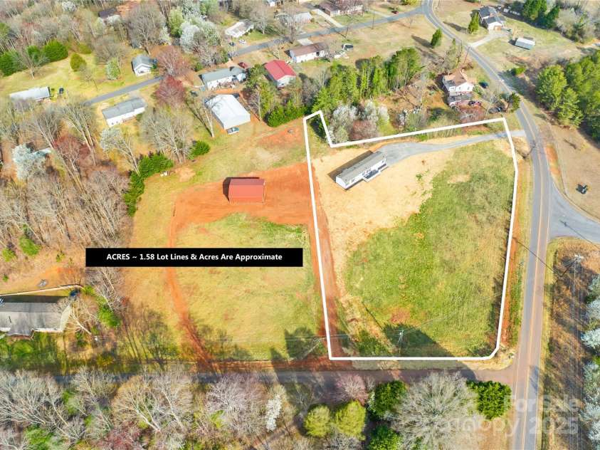 4055 10th Avenue Drive, Hickory, NC 28602.  MLS# CAR4234632, YatesRealty ID 22101. 