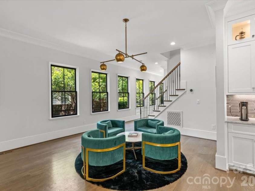 1160 Kings Drive, Charlotte, NC 28207.  MLS# CAR4379915, YatesRealty ID 22103. 