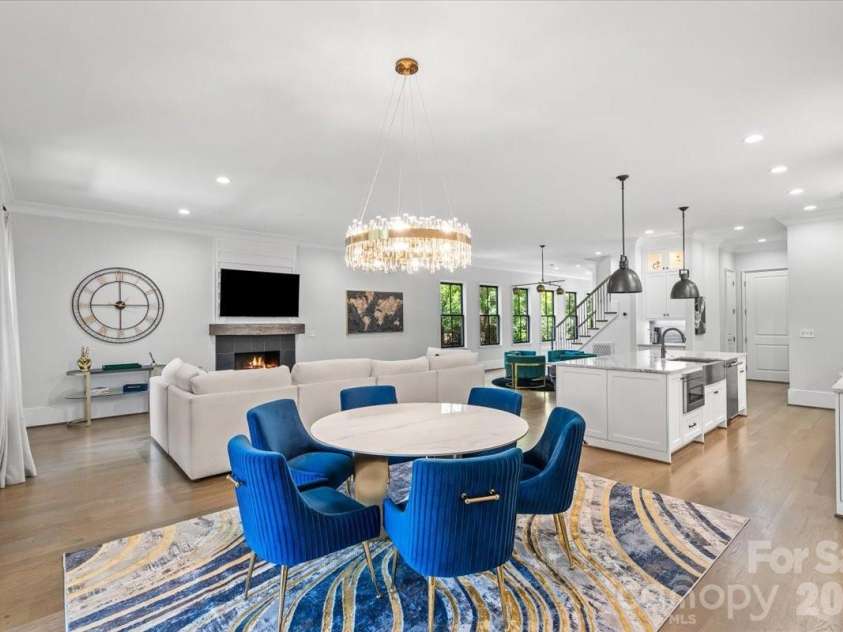 1160 Kings Drive, Charlotte, NC 28207.  MLS# CAR4379915, YatesRealty ID 22103. 