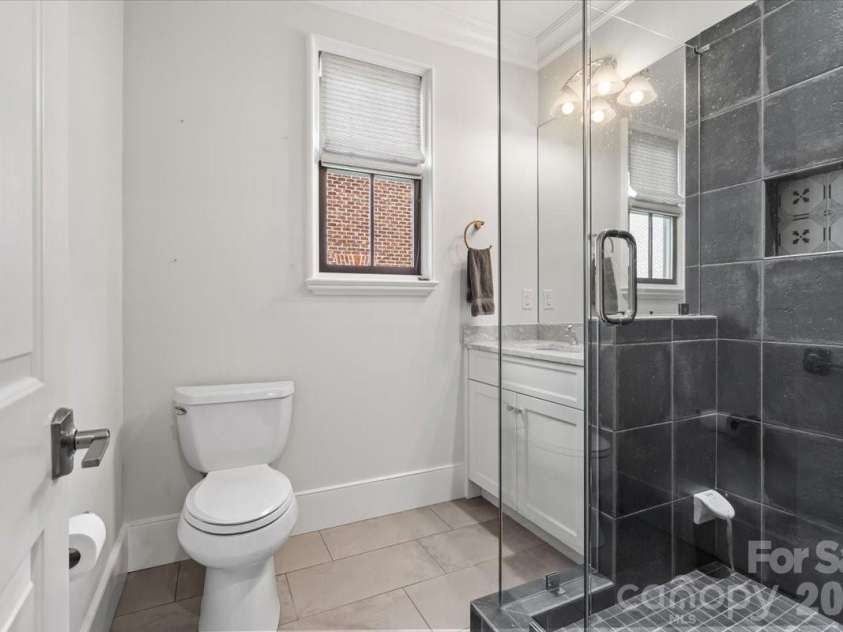 1160 Kings Drive, Charlotte, NC 28207.  MLS# CAR4379915, YatesRealty ID 22103. 