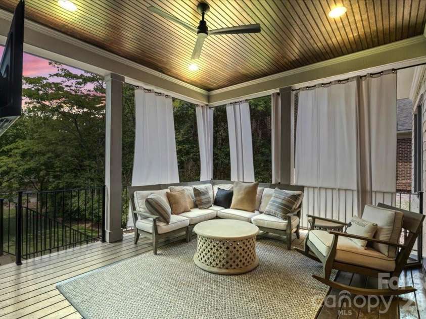 1160 Kings Drive, Charlotte, NC 28207.  MLS# CAR4379915, YatesRealty ID 22103. 
