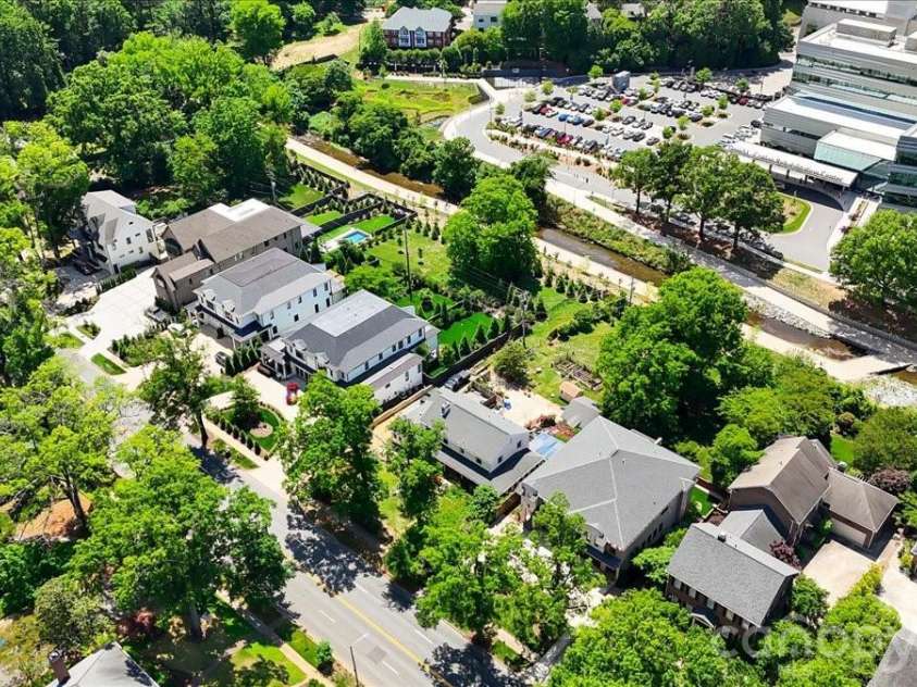 1160 Kings Drive, Charlotte, NC 28207.  MLS# CAR4379915, YatesRealty ID 22103. 