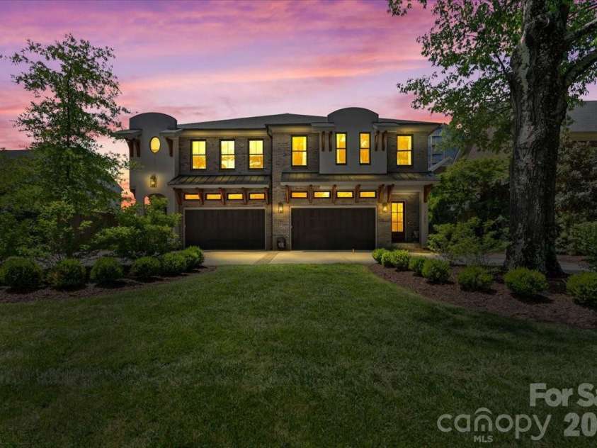 1160 Kings Drive, Charlotte, NC 28207.  MLS# CAR4379915, YatesRealty ID 22103. 