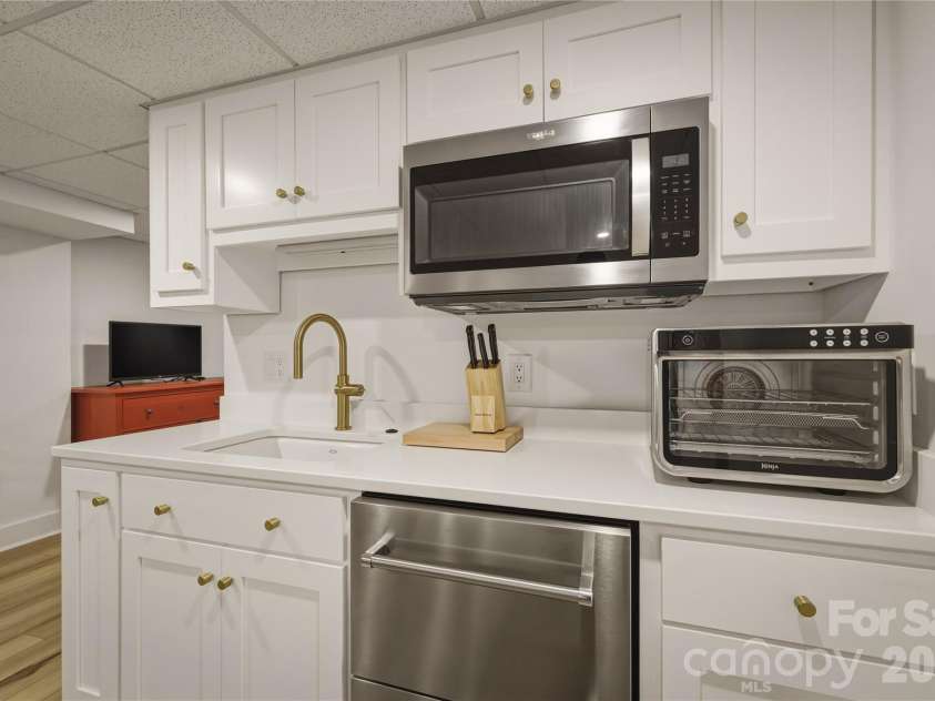 319 Union Street, Morganton, NC 28655.  MLS# CAR4380670, YatesRealty ID 22105. Basement level kitchenette